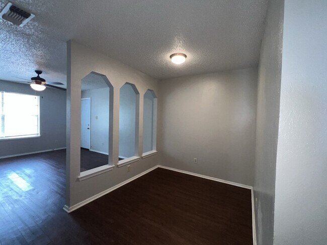 Building Photo - 219 Fry St
