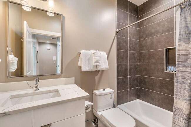 Building Photo - 3737 Bienville Ave