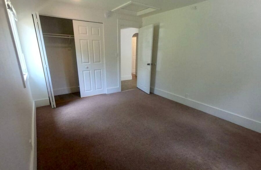 Bedroom #1. - 920 University Ave