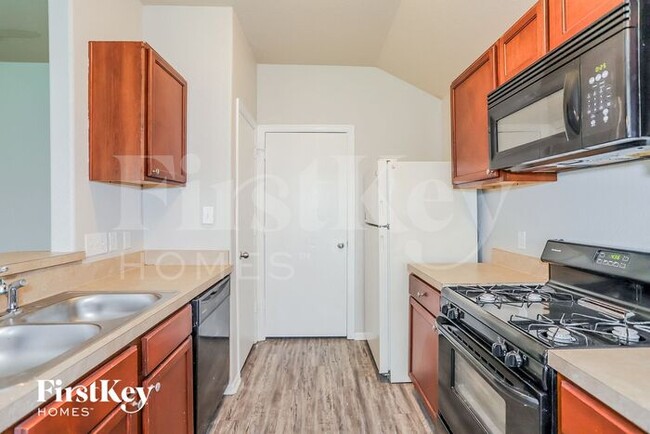 Building Photo - 7905 Big Oak Dr