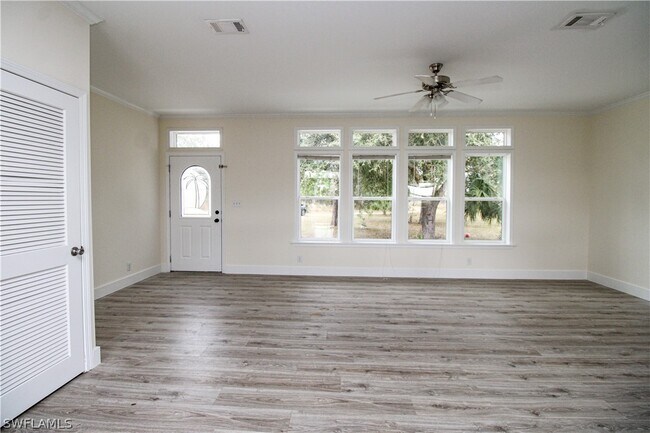 Building Photo - 4660 43rd Ave NE