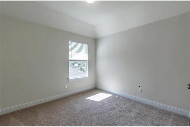 Building Photo - 805 Vaughn St