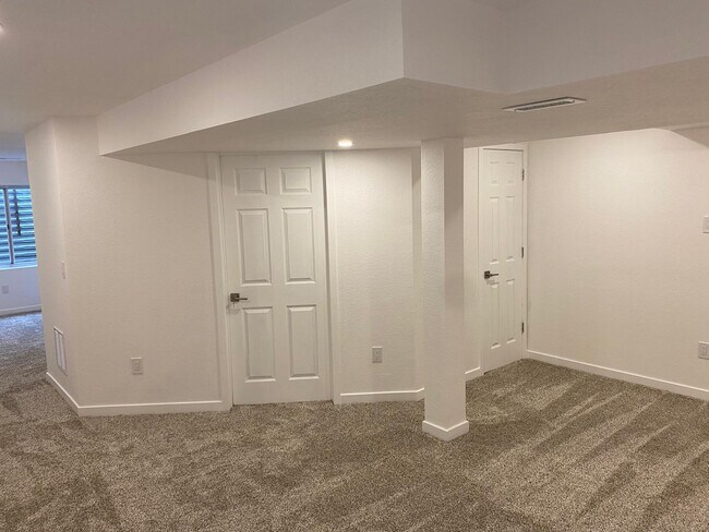 Building Photo - 486 Balsa Dr