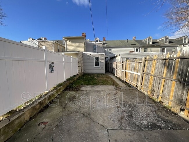 Building Photo - 625 Vander Ave