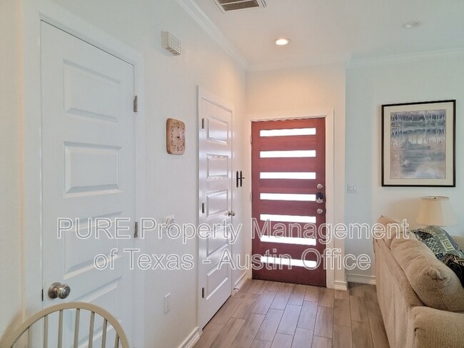 Building Photo - 2109 Maxwell Ln