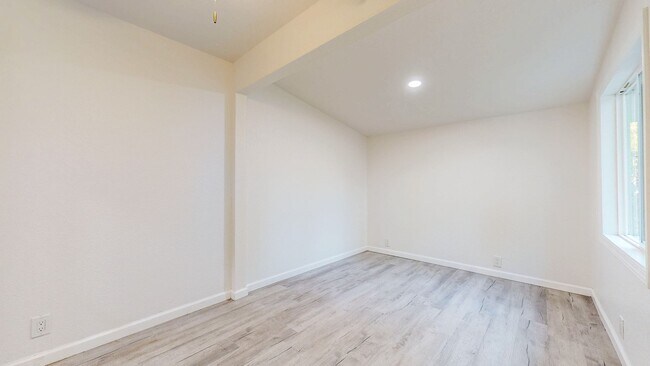 Building Photo - Bright & Clean Single Level FIVE bedroom i...