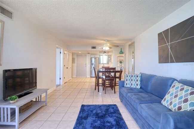 Building Photo - 5915 Sea Ranch Dr