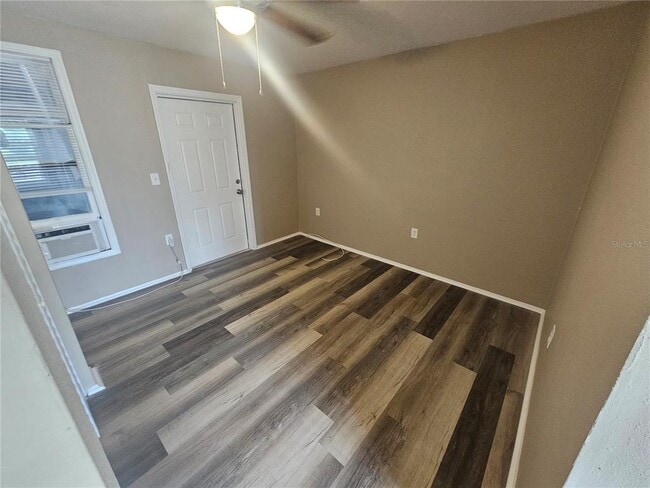 Building Photo - 318 E Tarpon Ave