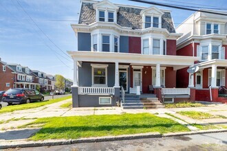 Building Photo - Very big 5 bedroom home in Harrisburg