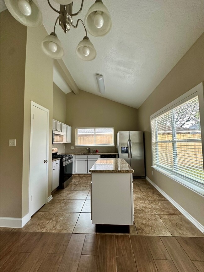 Building Photo - 1111 E Brompton Dr