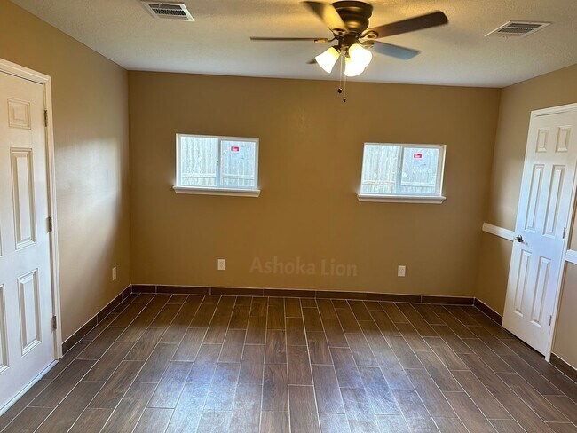 Building Photo - Beautiful 4 bedroom 2 bath home for rent