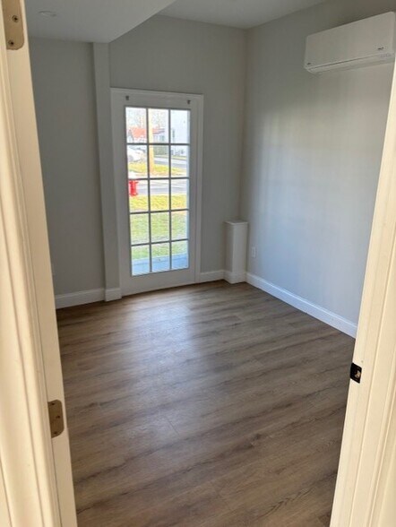 Building Photo - 171 Main St