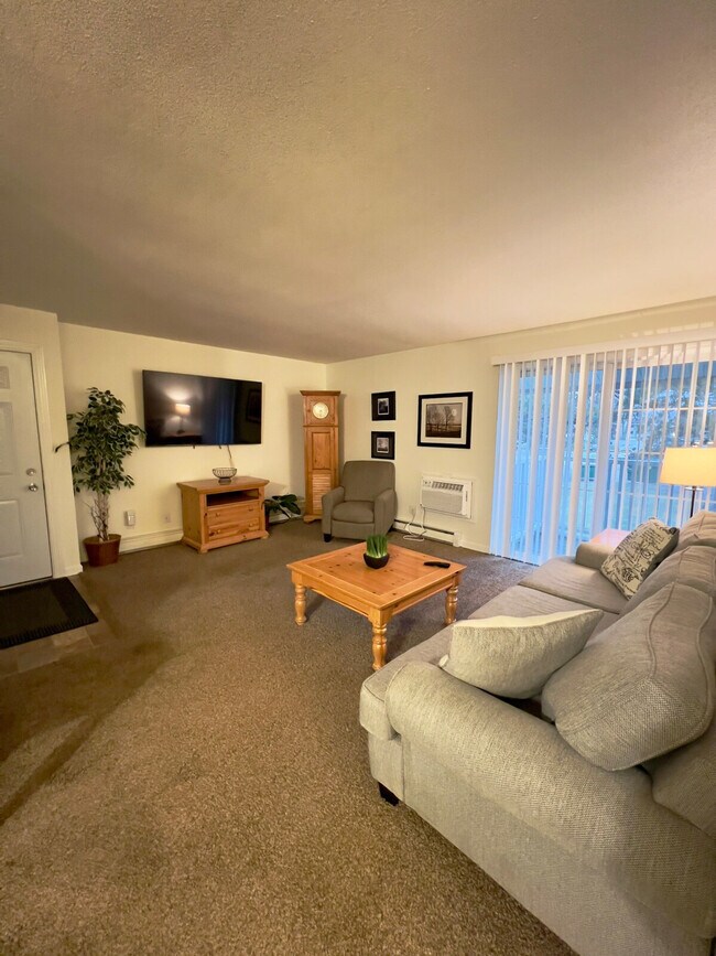 Primary Photo - 1616 Green Valley Dr