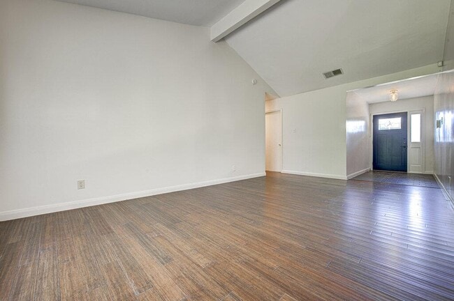 Building Photo - 5508 Pine Pl