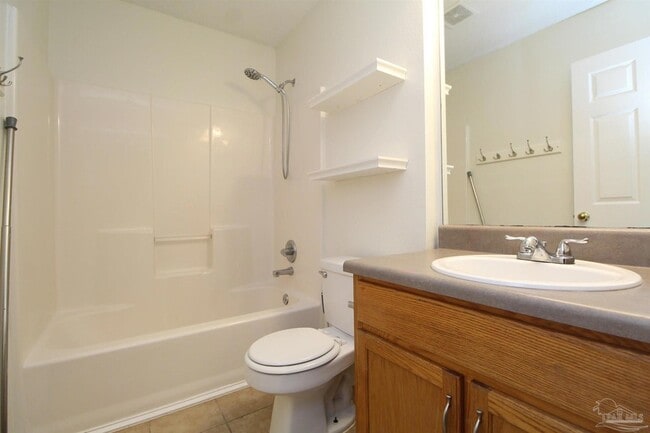 Building Photo - 2432 Gulf Breeze Ave