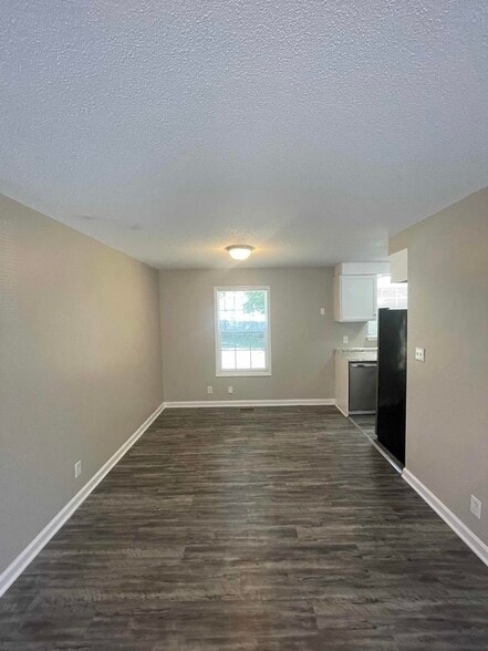 Building Photo - 641 Miles Ct