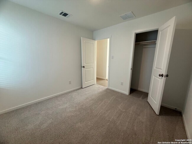 Building Photo - 204 Ottawa Wy