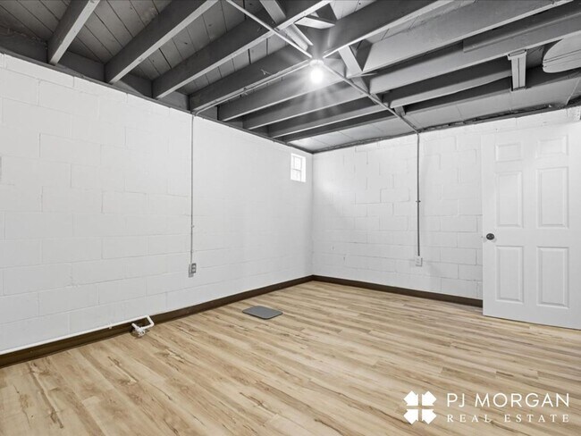 Building Photo - Stylish Updates + Spacious Yard + 2-Car Ga...