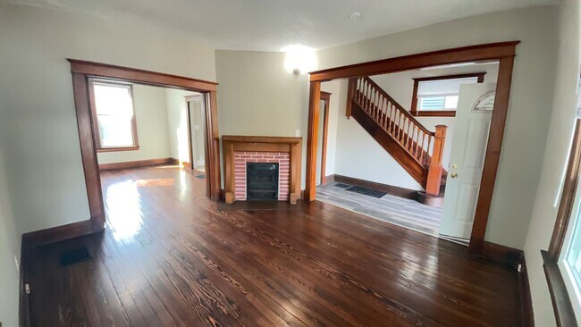 Building Photo - 669 Franklin St