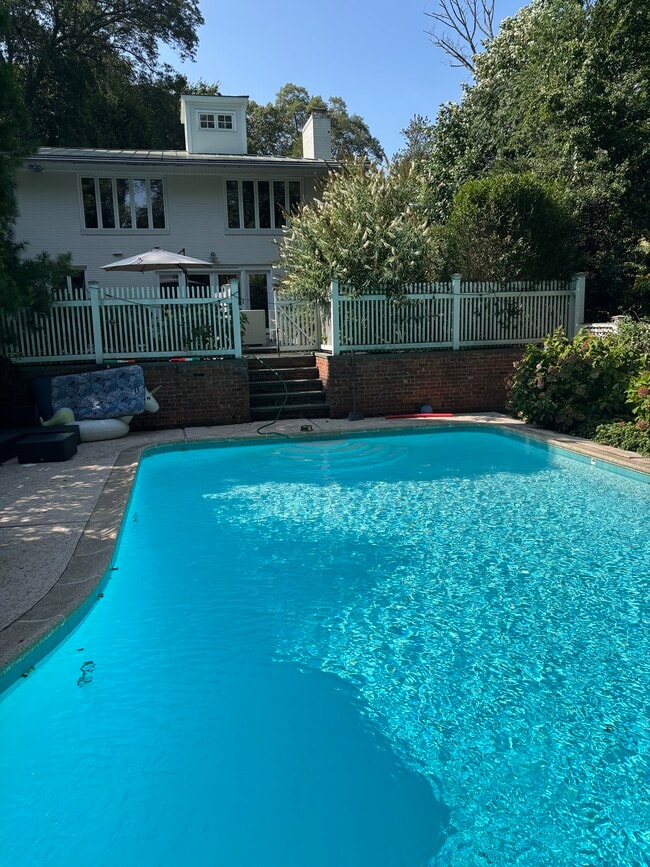 Building Photo - 544 Brookside Rd