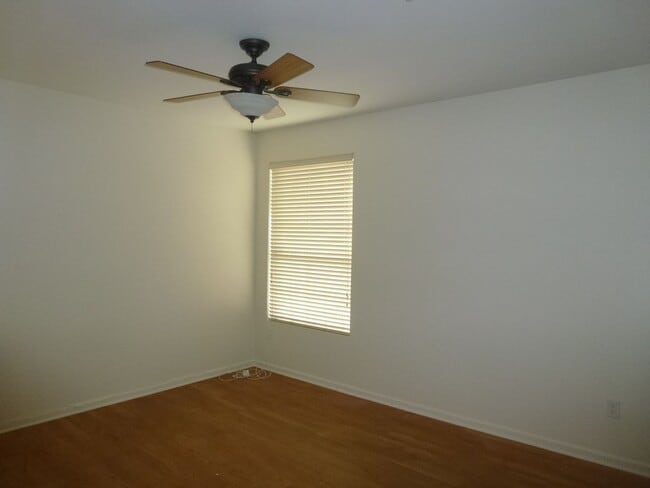Building Photo - Beautiful Condominium in Gated Community i...