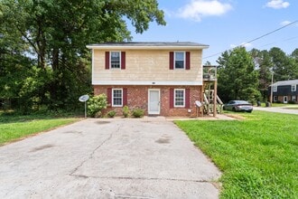 Building Photo - 2600 Mallard Ct