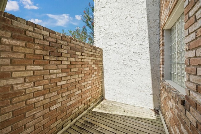 Building Photo - 727 Bunker Hill Rd