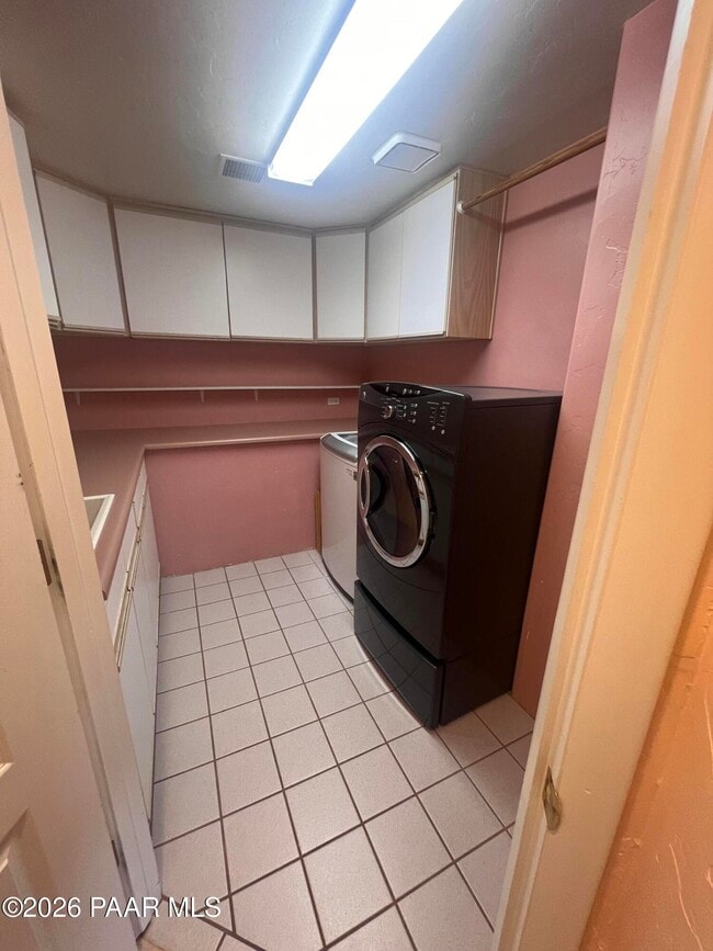 Building Photo - 3160 Rainbow Ridge Dr