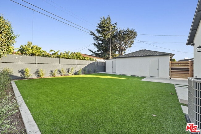 Building Photo - 3866 Westside Ave