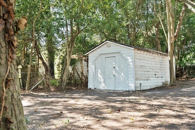 Building Photo - 109 Winston St