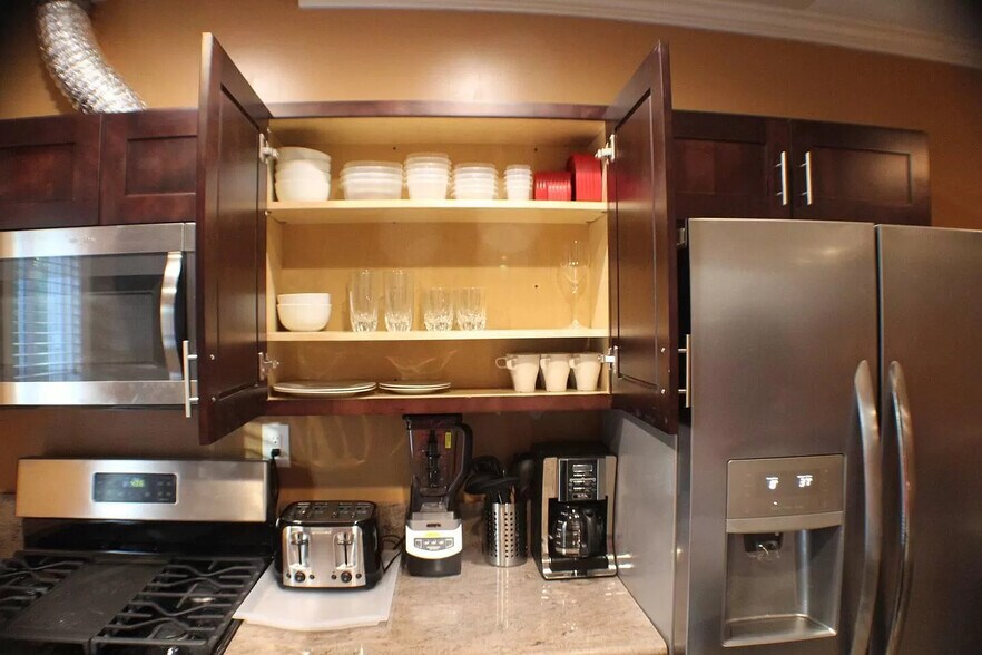 Building Photo - 1770 Vineyard Ave