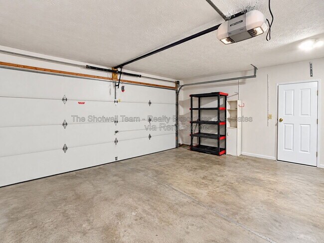 Building Photo - 407 Herringbone Ct
