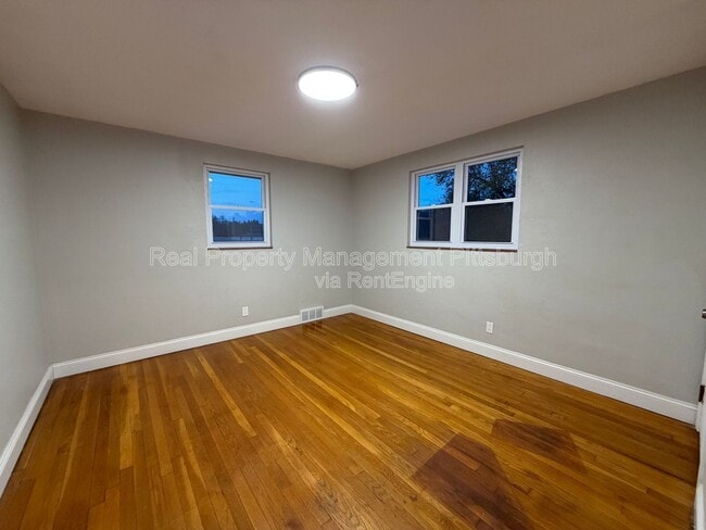 Building Photo - 1053 Edward Dr