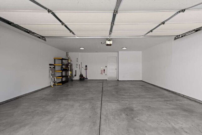 Building Photo - 2476 E Blue Tick St
