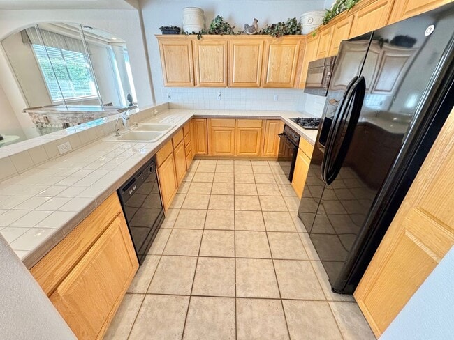 Building Photo - UPPER-LEVEL CONDO WITH BALCONY IN SUMMERLIN