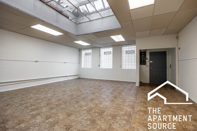 Building Photo - 3605 N Damen Ave