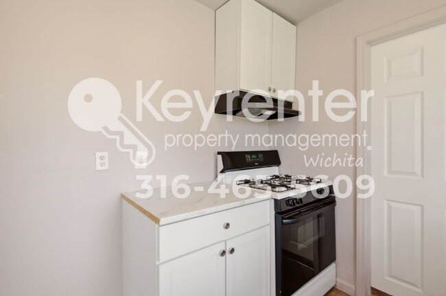 Building Photo - 2322 S Emporia St