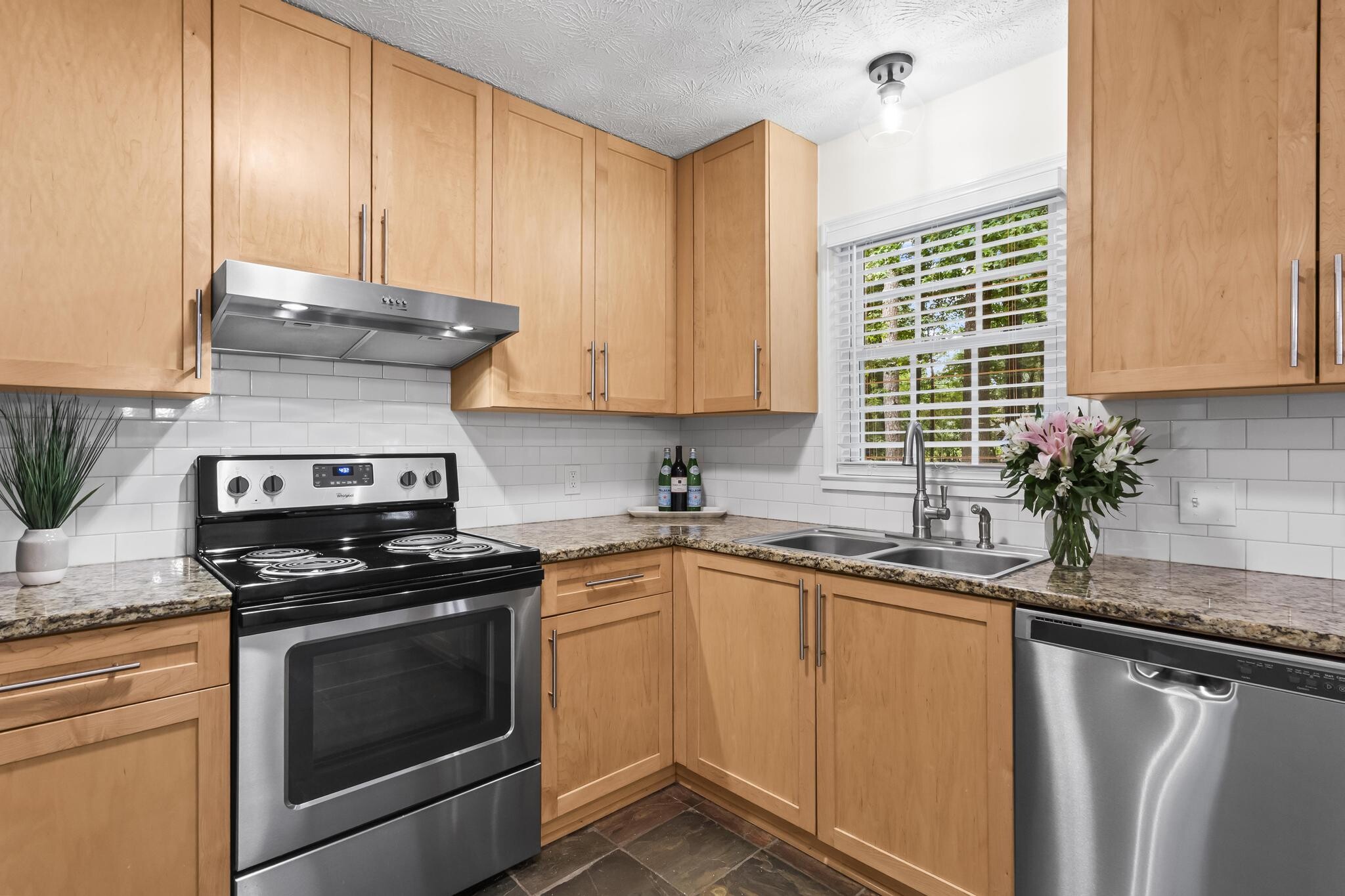 Building Photo - 4133 Thornwall Dr