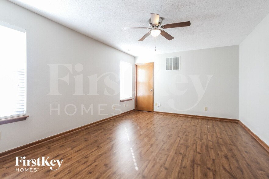 Building Photo - 301 Sunbeam Ln