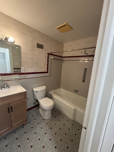 Building Photo - 29 Moores Ln S