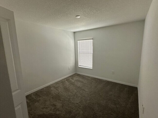 Building Photo - 4 Bedroom 2 bathroom in Haines City