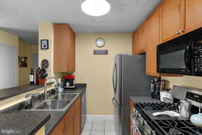 Building Photo - 75 S Reynolds St