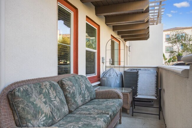 Building Photo - 3-Bed + 3.5-Bath Townhouse | Springville | Camarillo | Unfurnished