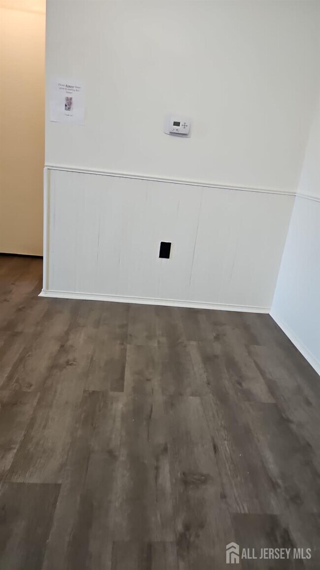 Building Photo - 909 Ravens Crest Dr