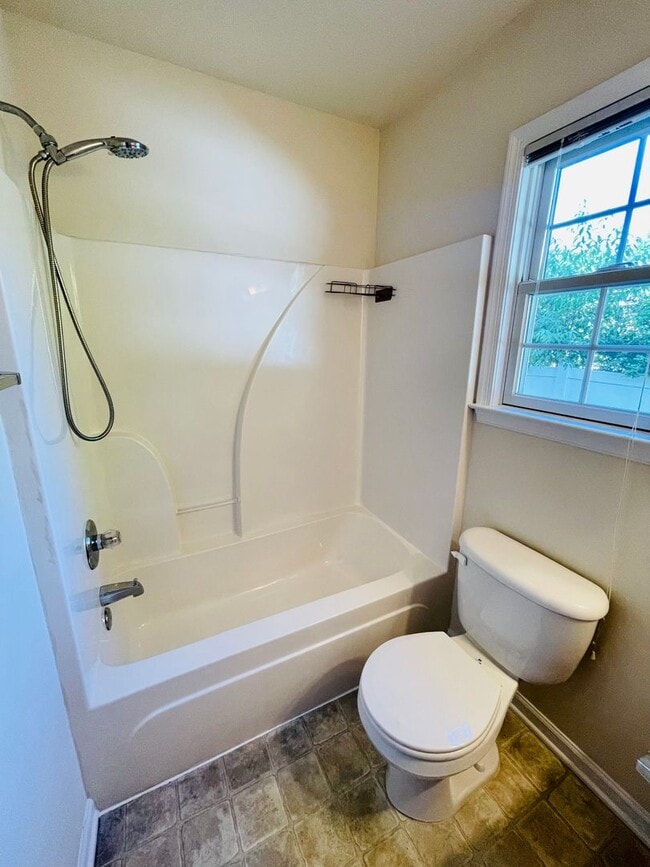 Building Photo - Updated Duplex for Rent