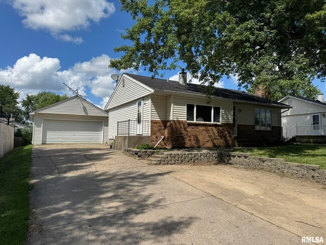 Building Photo - 413 30th Ave W