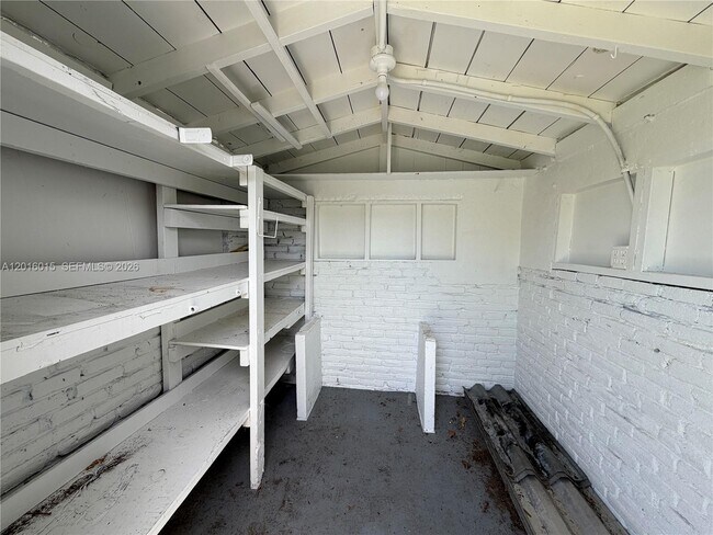 Building Photo - 1740 SW 47th Ave
