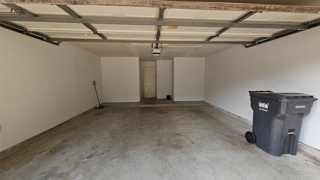 Building Photo - 2314 Hannover Way