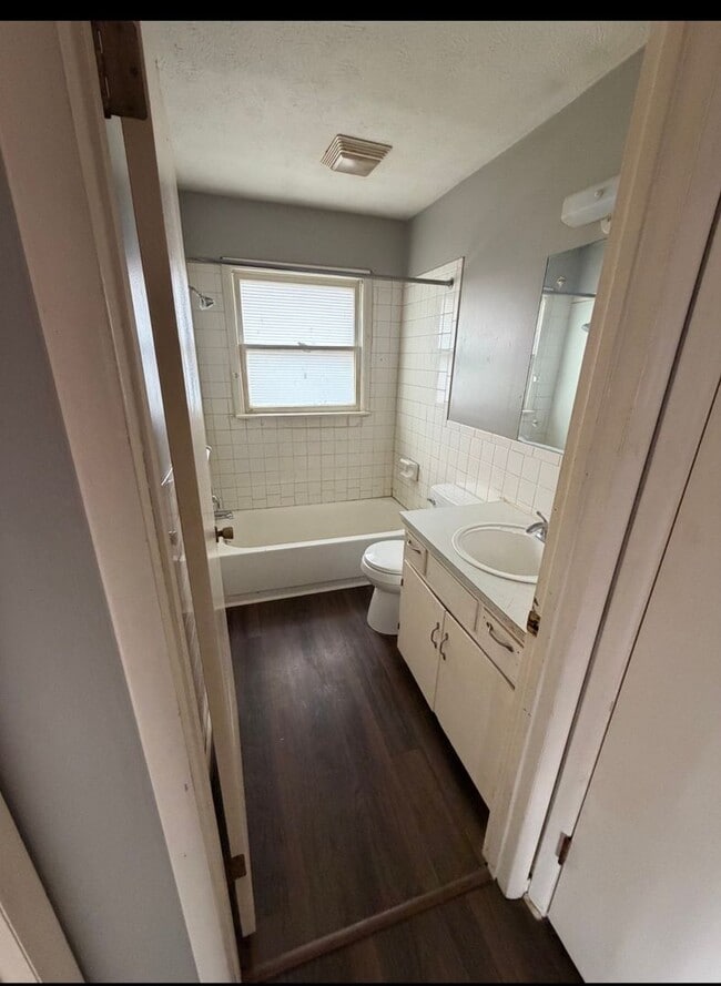 Building Photo - 2 bedroom 1 bath Carport