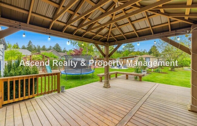 Building Photo - Available NOW! 3 Level 4bed/3bath Convenie...